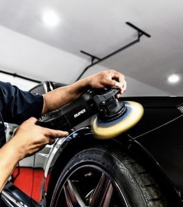 Detailing a black Porsche 911